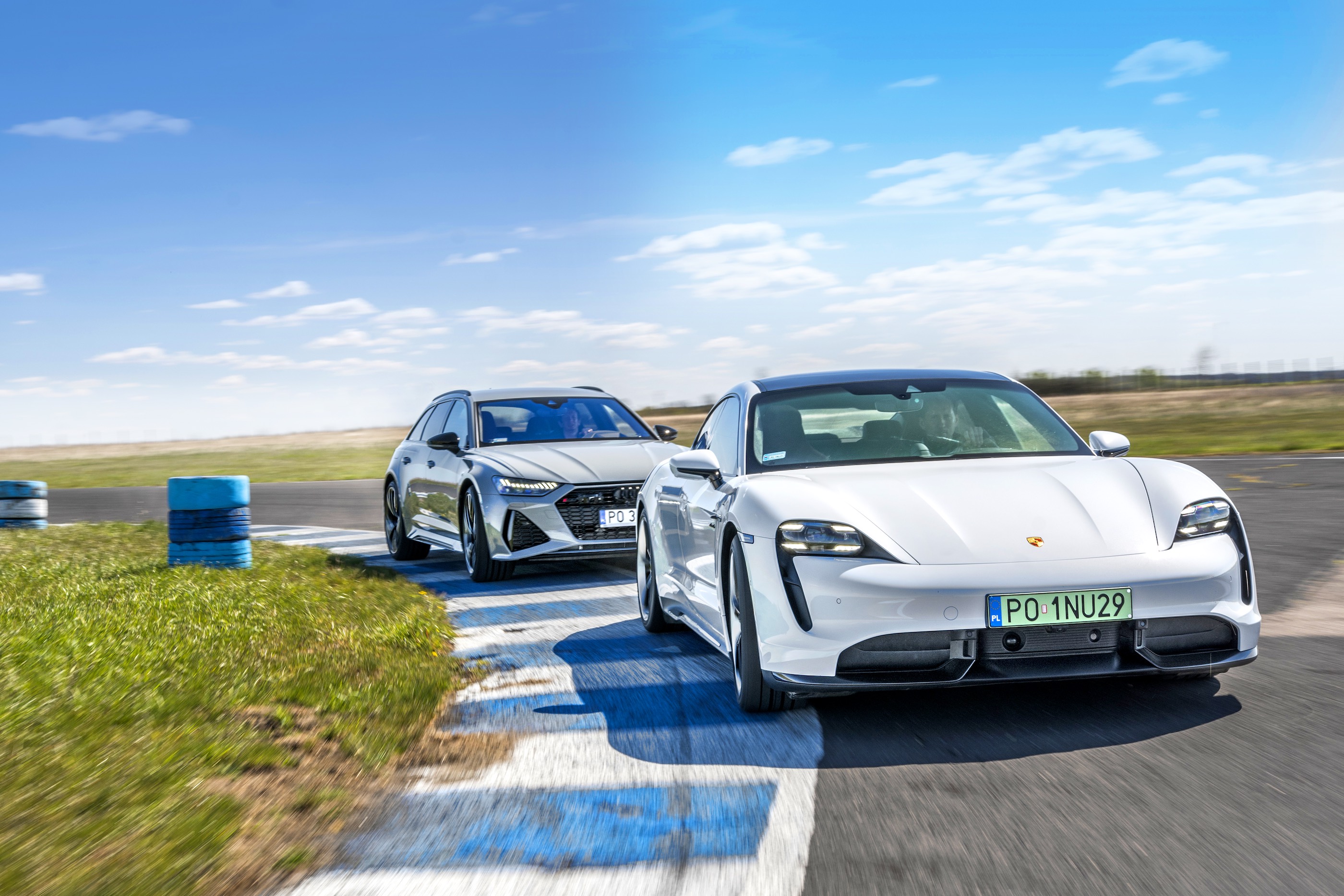 KSZ_AUDI_RS6_PORSCHE_TAYCAN_DYNAMIKA_otwierajace