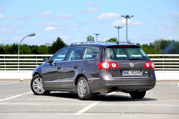 Volkswagen-Passat-B6_4