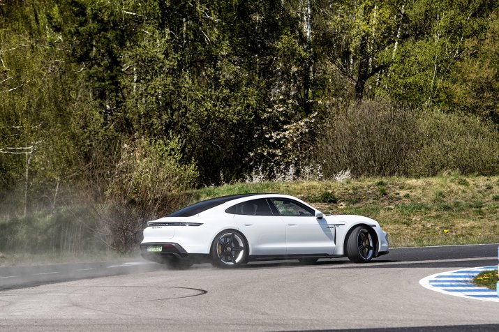 KSZ_PORSCHE_TAYCAN_I_TURBO_S_DYNAMIKA_027