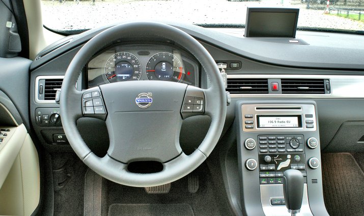 Volvo-V70-III_3