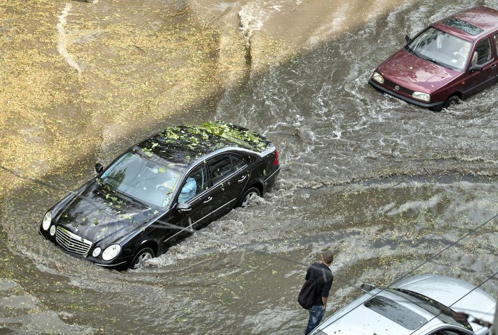 Zassanie wody przez silnik
