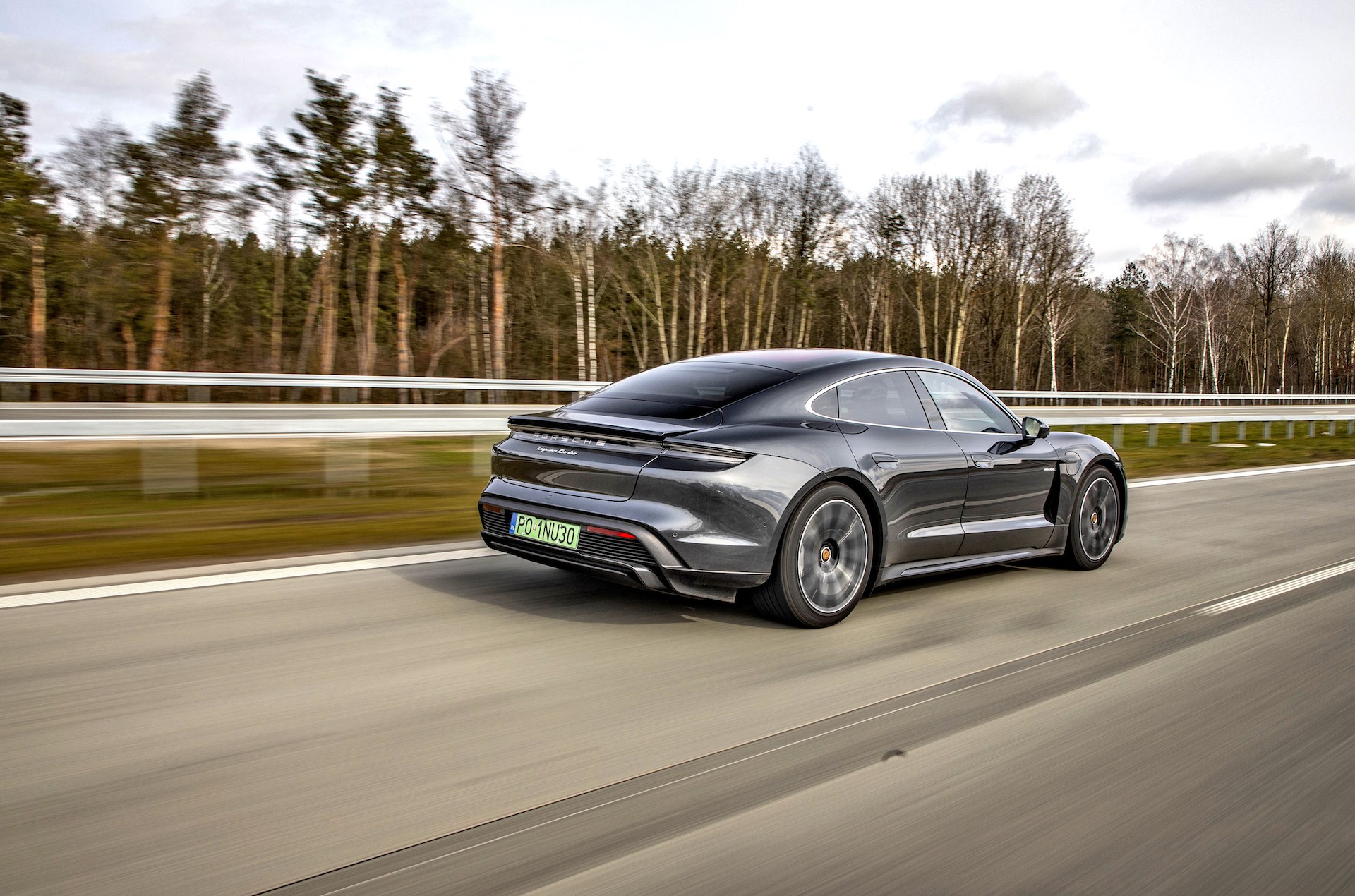 Porsche Taycan Turbo_018