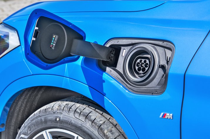 KSZ_BMW_X1_II_FL_25e_EXTERIOR_019