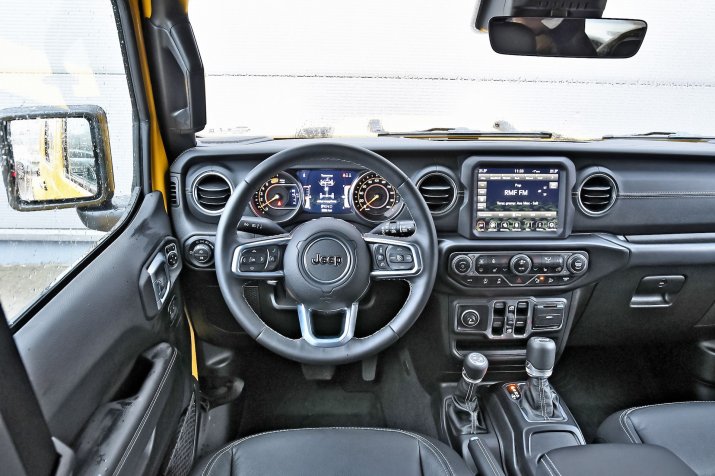 KSZ_JEEP_WRANGLER_IV_SAHARA_4D_INTERIOR_001