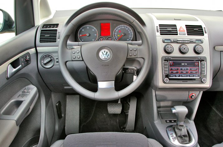 Volkswagen-Touran-I_3