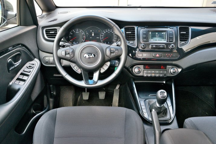 Kia-Carens-III_3