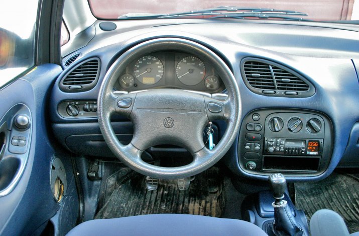 Volkswagen-Sharan-I_3