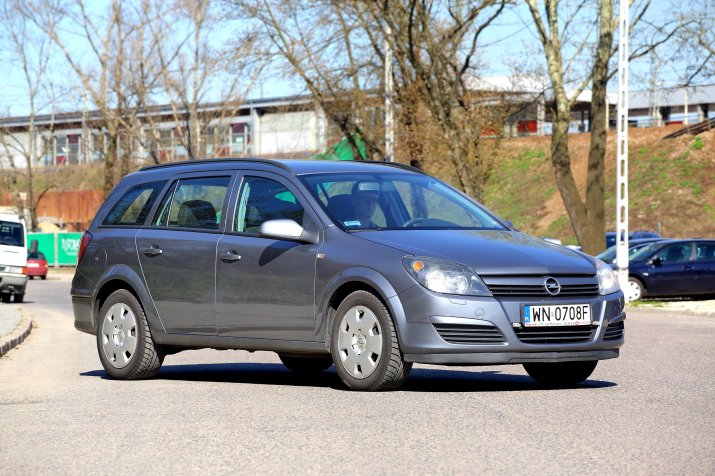 Opel-Astra-III-(H)_4