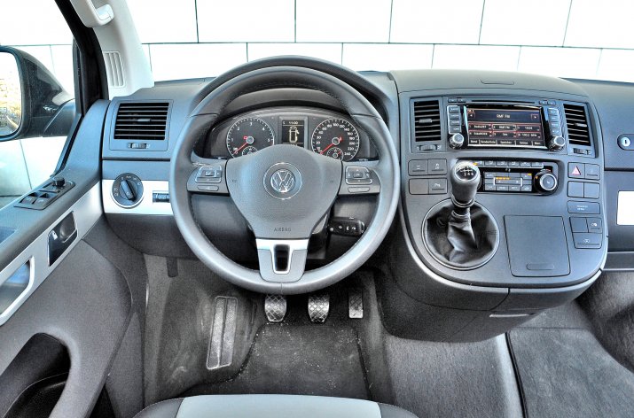 Volkswagen-Multivan-II-T5_3