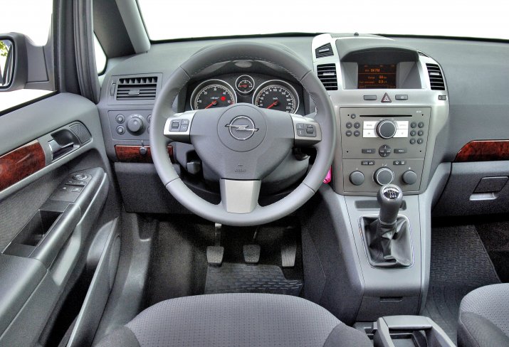 Opel-Zafira-B_3