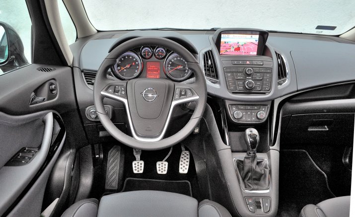 Opel-Zafira-C_3