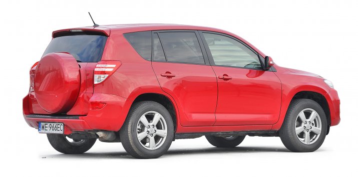 Toyota-RAV4-III_2