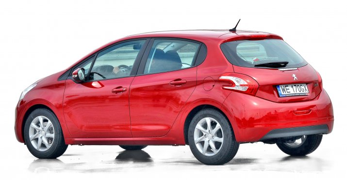 Peugeot-208-I_2