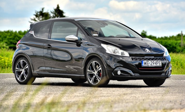 Peugeot-208-I_5