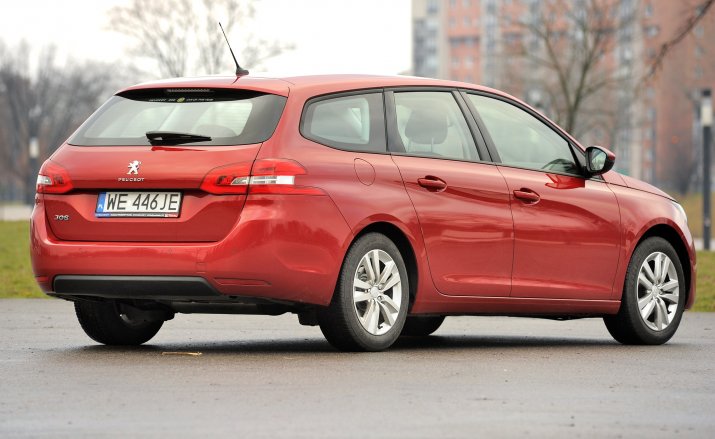 Peugeot-308-II_5