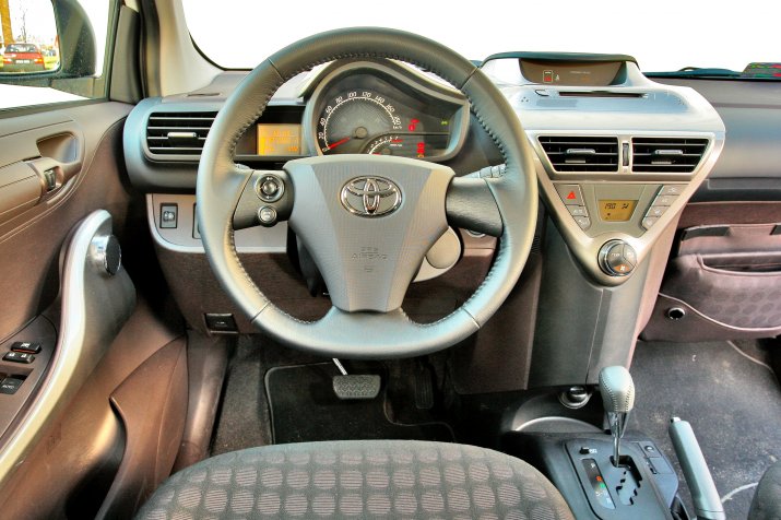 Toyota-iQ_3