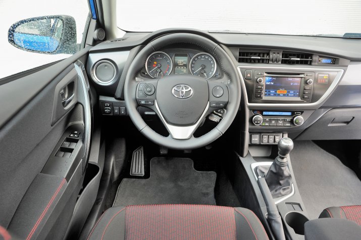 Toyota-Auris-II_3