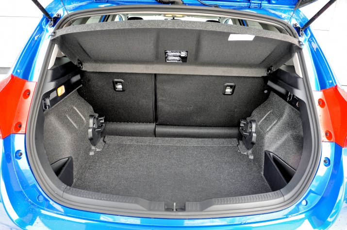 Toyota-Auris-II_4