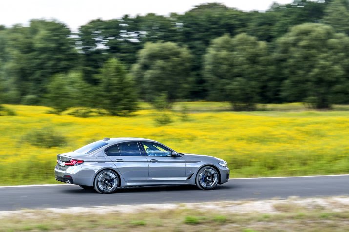 KSZ_BMW_530e_G30_FL_DYNAMIKA_060