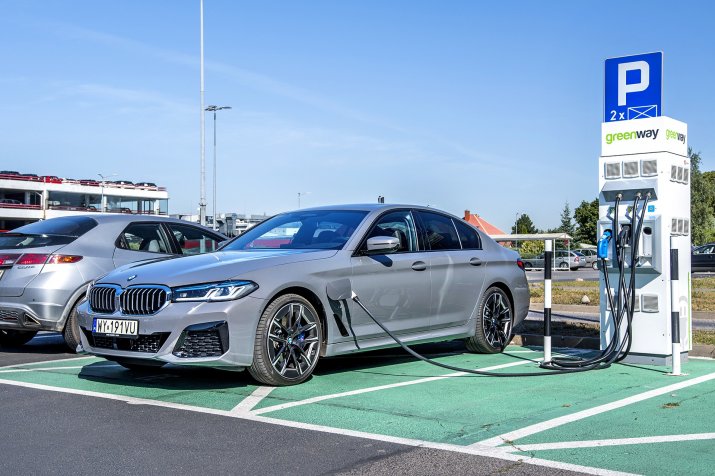 KSZ_BMW_530e_G30_FL_EXTERIOR_058