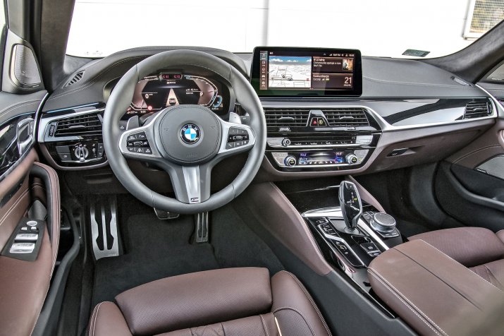 KSZ_BMW_530e_G30_FL_INTERIOR_002