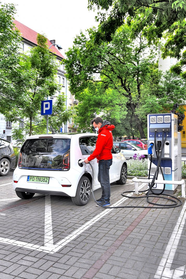 KSZ_VW_eUp!_I_FL_CHARGING_005