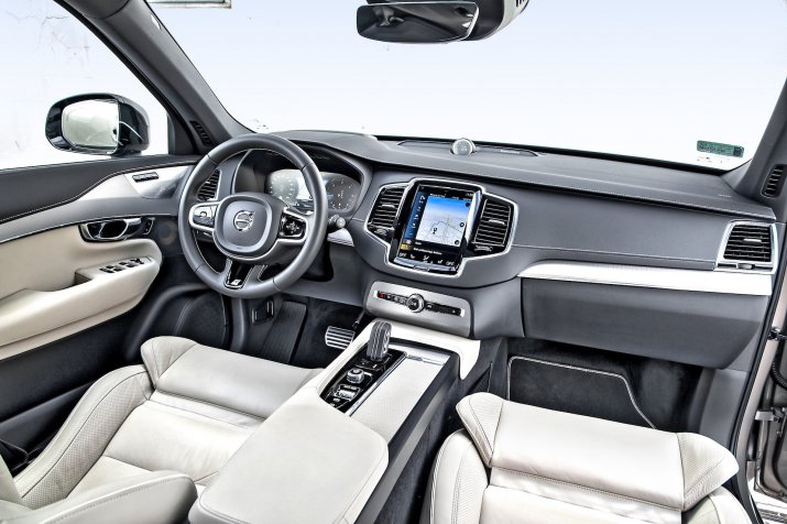 Volvo_XC90_B5_07