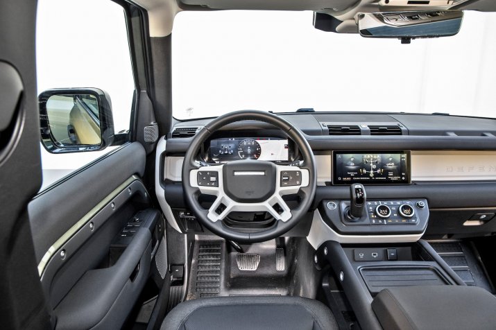 2020_Land Rover Defender_018