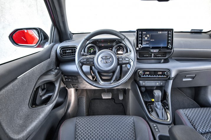 2020 Toyota Yaris Hybrid_8