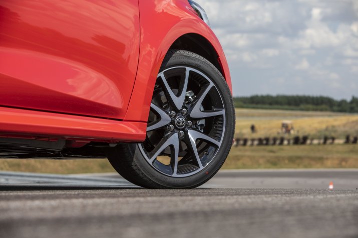 2020 Toyota Yaris Hybrid_16