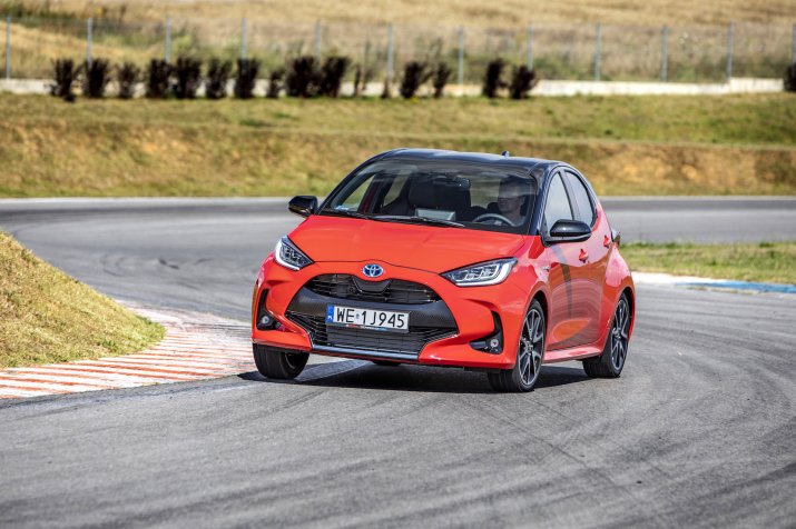 2020 Toyota Yaris Hybrid_17