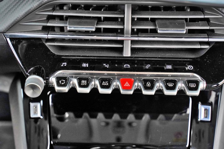 2020 Peugeot 208_011