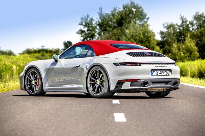 Porsche 911 Carrera 4S Cabriolet_07