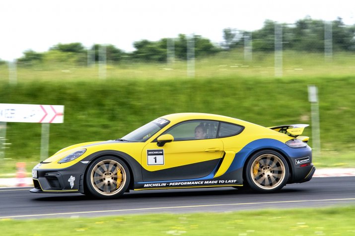 KSZ_PORSCHE_CAYMAN_III_GT4_DYNAMIKA_006