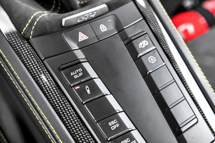 KSZ_PORSCHE_CAYMAN_III_GT4_INTERIOR_064