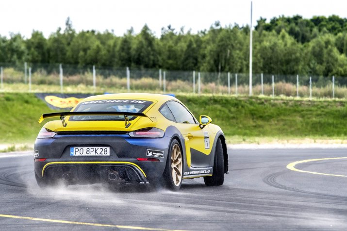 KSZ_PORSCHE_CAYMAN_III_GT4_DYNAMIKA_017