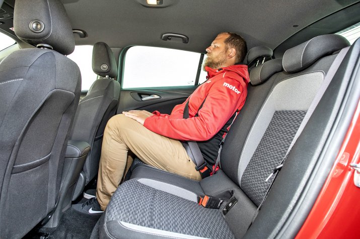 Opel Astra 1.2_Turbo_01