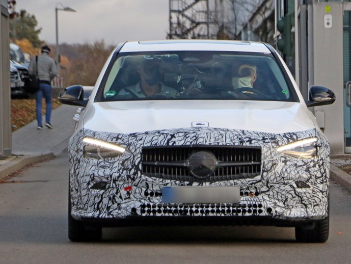 Mercedes_C_less_camo_01