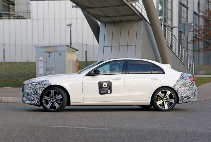 Mercedes_C_less_camo_09