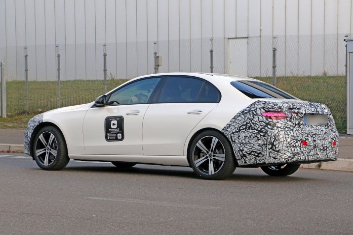 Mercedes_C_less_camo_11