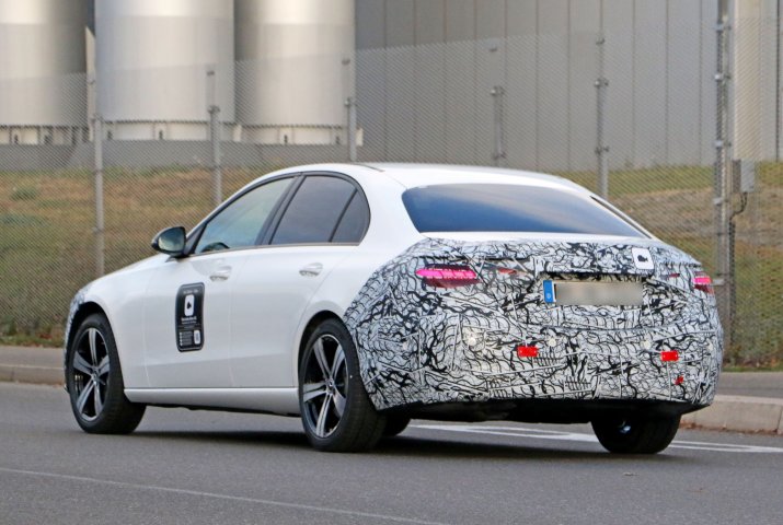 Mercedes_C_less_camo_15