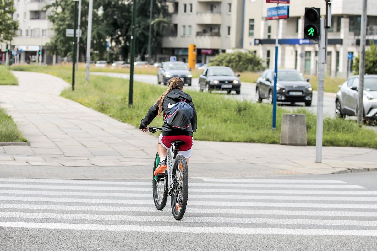 Rowerzysta na drodze - Magazyn Auto
