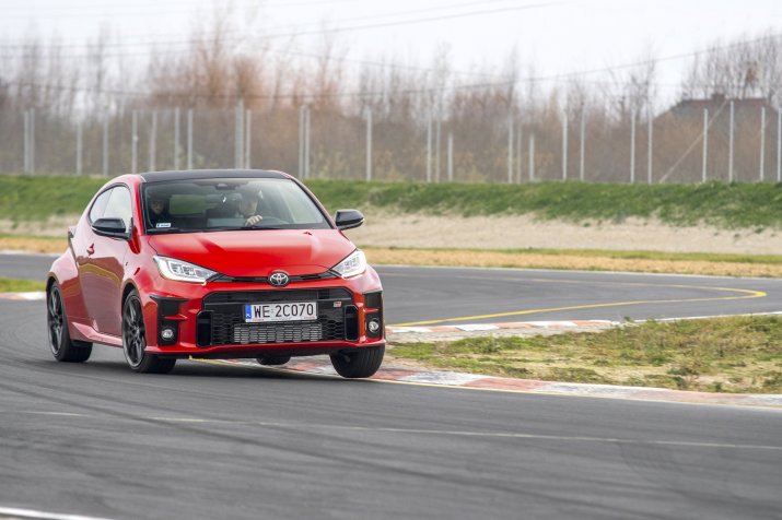 KSZ_TOYOTA_GR_YARIS_TOR_DYNAMIKA_001