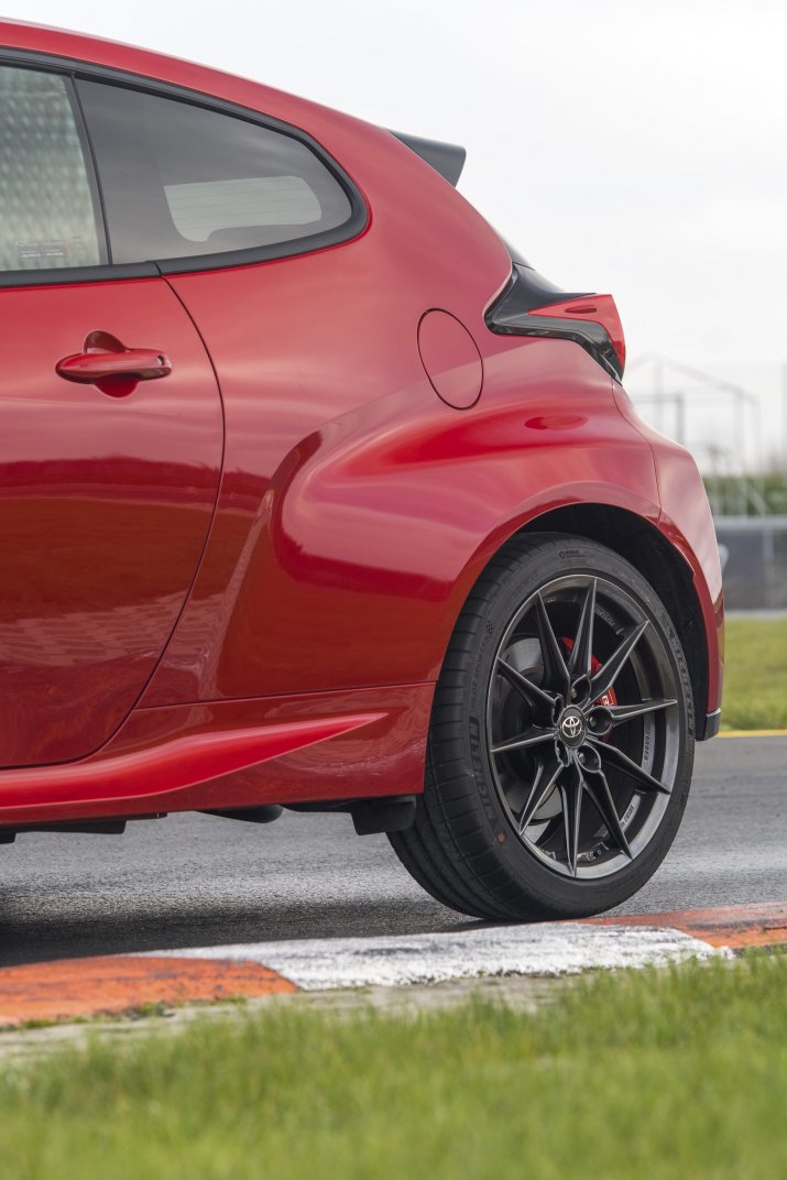 KSZ_TOYOTA_GR_Y1ARIS_TOR_STATYKA_030