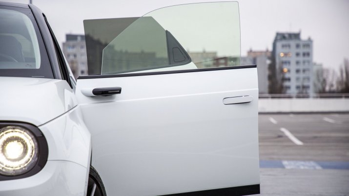 Honda e test 2020 04 drzwi