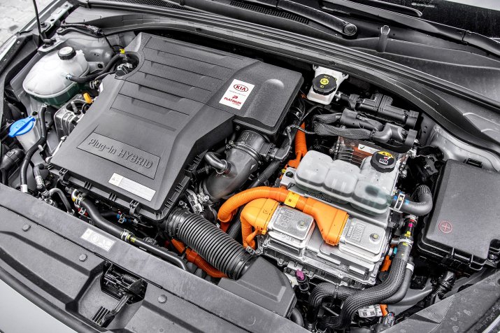 KSZ_KIA_CEED_III_SW_PHEV_INTERIOR_050