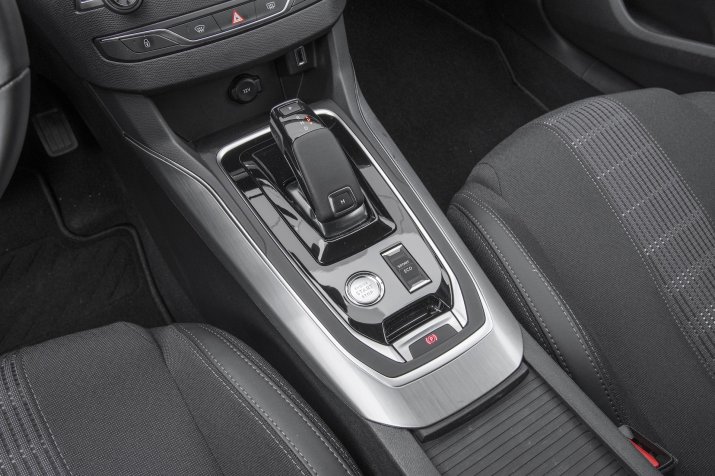KSZ_PEUGEOT_308_II_FL_SW_INTERIOR_005