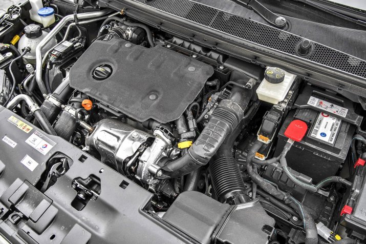 KSZ_PEUGEOT_308_II_FL_SW_INTERIOR_047