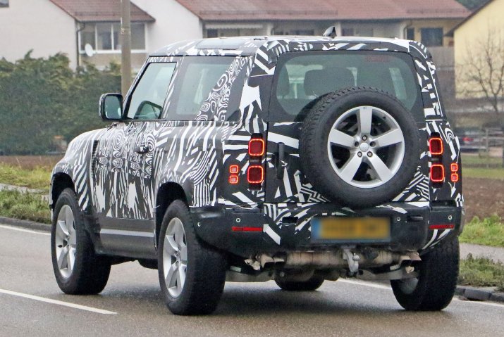Land Rover Defender 90 V8 10