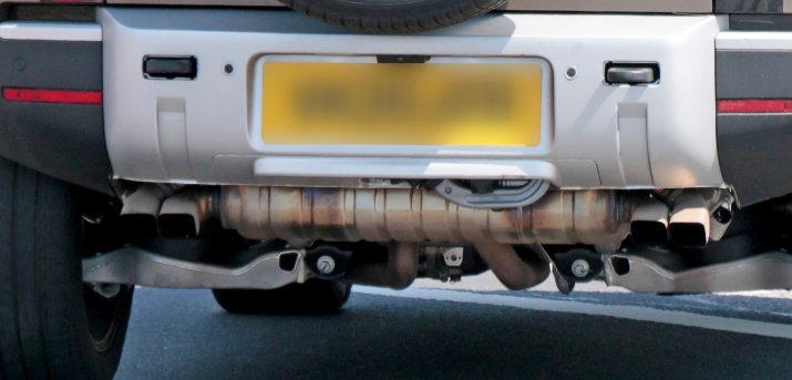 Land Rover Defender V8 14